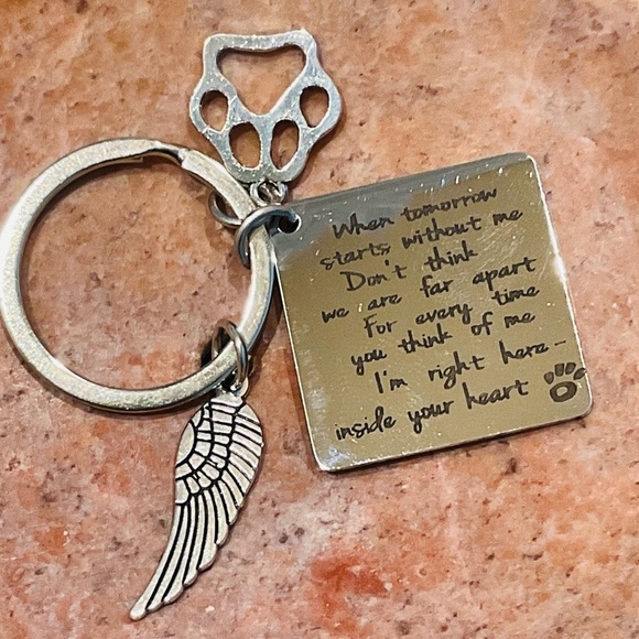Never Forgotten Doggie Angel Keychain - Picture 2 of 6